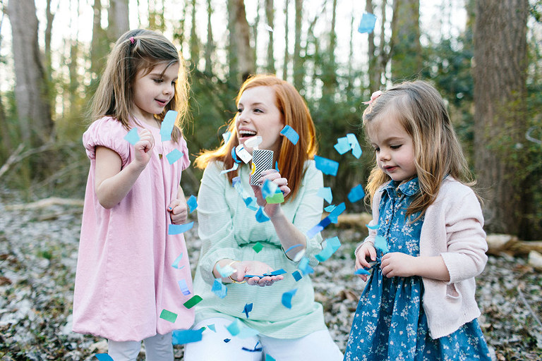 Gender Reveal Photo Session, Outdoor Gender Reveal Pictures, Gender Reveal Confetti Poppers