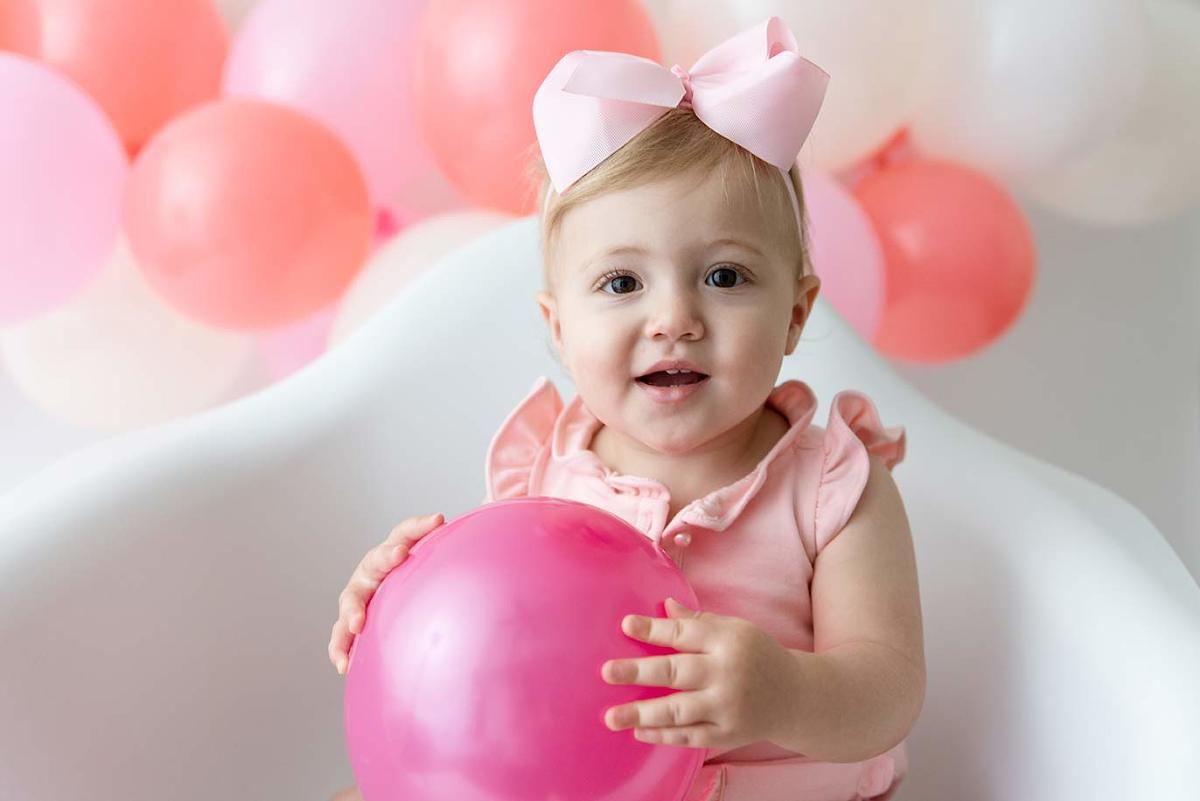 Charlotte First Birthday Photographer, First Birthday Photography, Charlotte Cake Smash Photographer, Cake Smash Pictures, Birthday Pictures, Balloon Garland